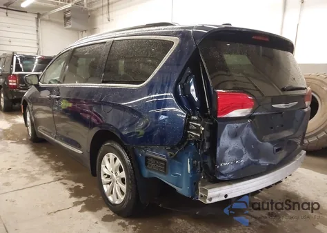 2017 Chrysler Pacifica Touring-L из США, поврежденный, VIN 2C4RC1BG4HR823627